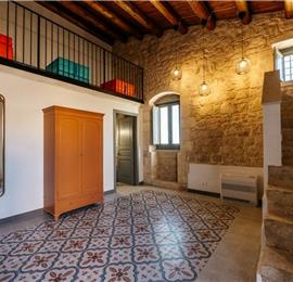  6 bedroom villa with heated pool in Modica, sleeps 18